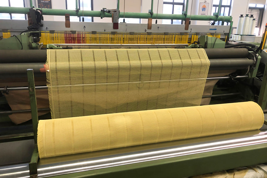 Erittäin luja aramidivahvistettu Mesh Fabric Roll – komposiittiperusmateriaaleille