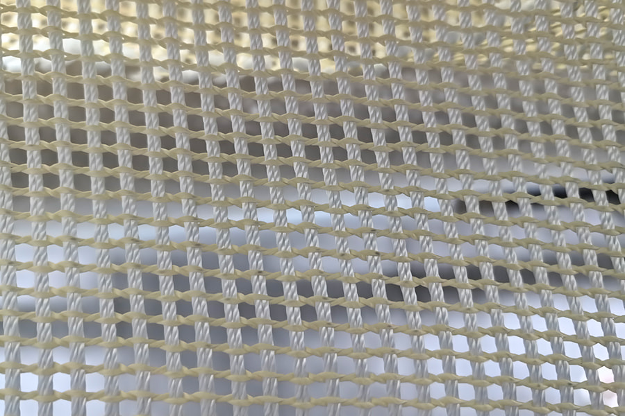 Erittäin luja aramidivahvistettu Mesh Fabric Roll – komposiittiperusmateriaaleille